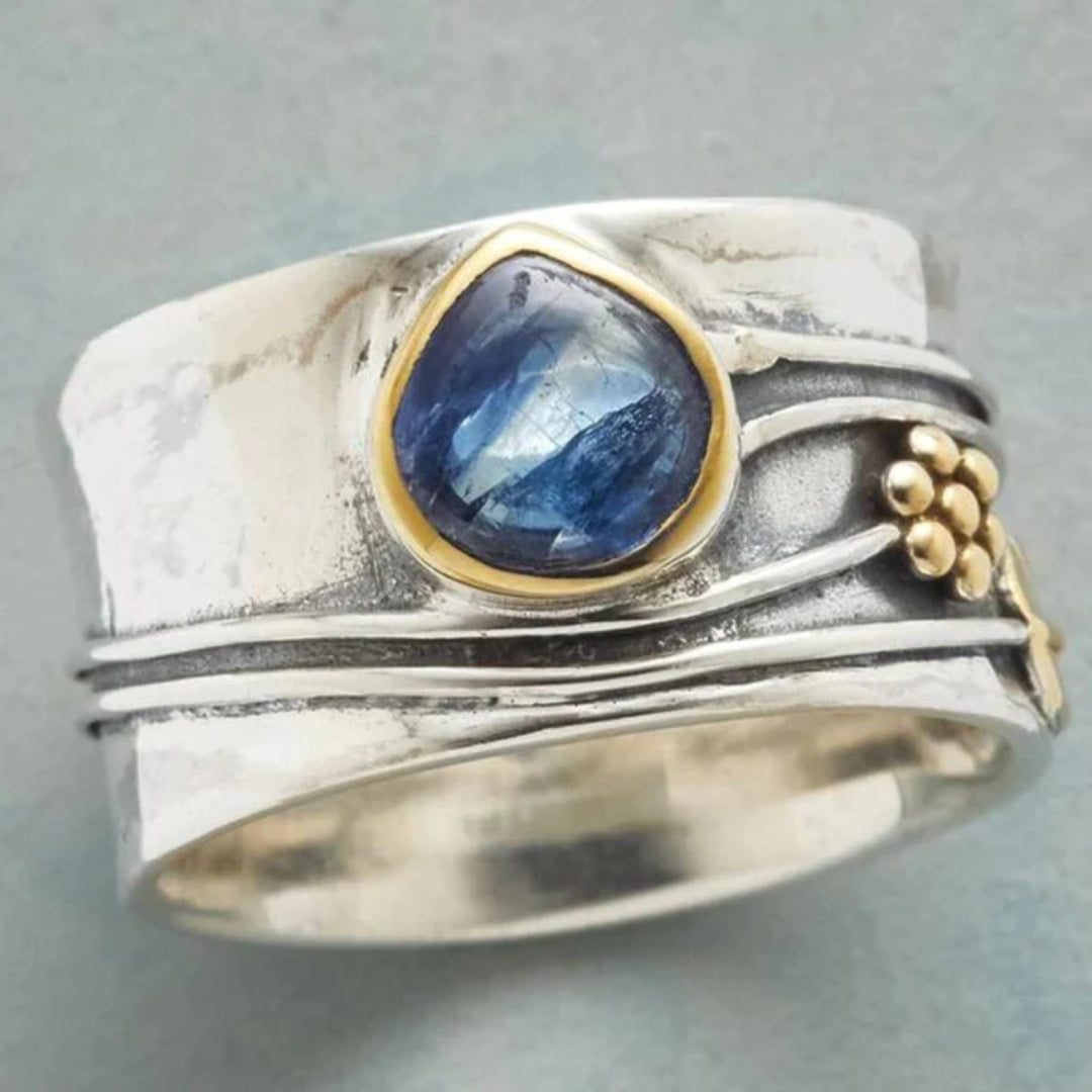 Vintage ring met blauwe steen