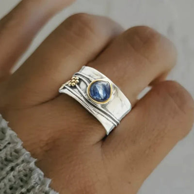 Vintage ring met blauwe steen