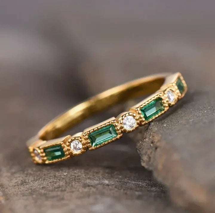 Vintage ring in goud met groene zirkonia