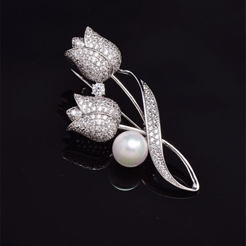 Tulp Broche met Glimmende Tulp Parel in Goud en Zilver