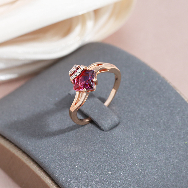 Elegante Roodgouden Kristallen Ring