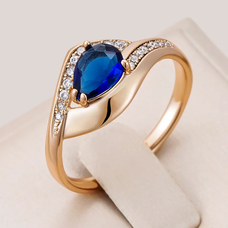 Elegante ring met blauwe zirkoon in goud