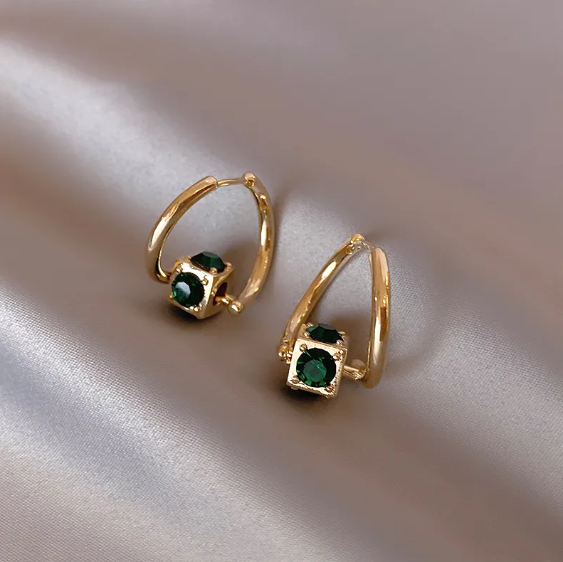 Elegante oorbellen in groen goud