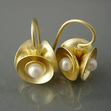 Vintage gouden oorbellen met parel